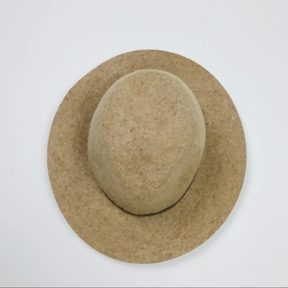 Tan women’s wool hat
